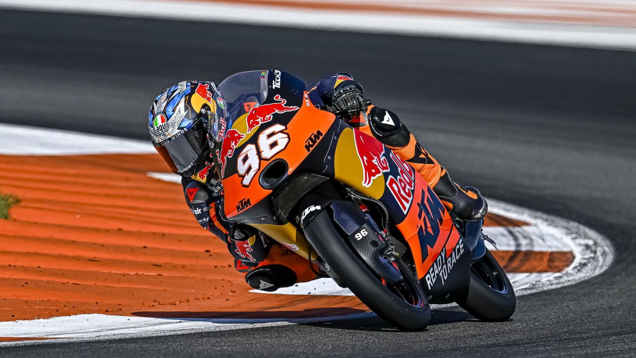 FIRST TASTE OF 2024: HOLGADO SETS NEW ALL TIME LAP RECORD IN VALENCIA, ROULSTONE MAKES DEBUTS IN MOTO3™